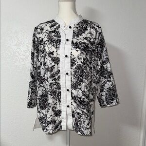 PRODUCE COMPANY Women's Black and White Floral Blouse